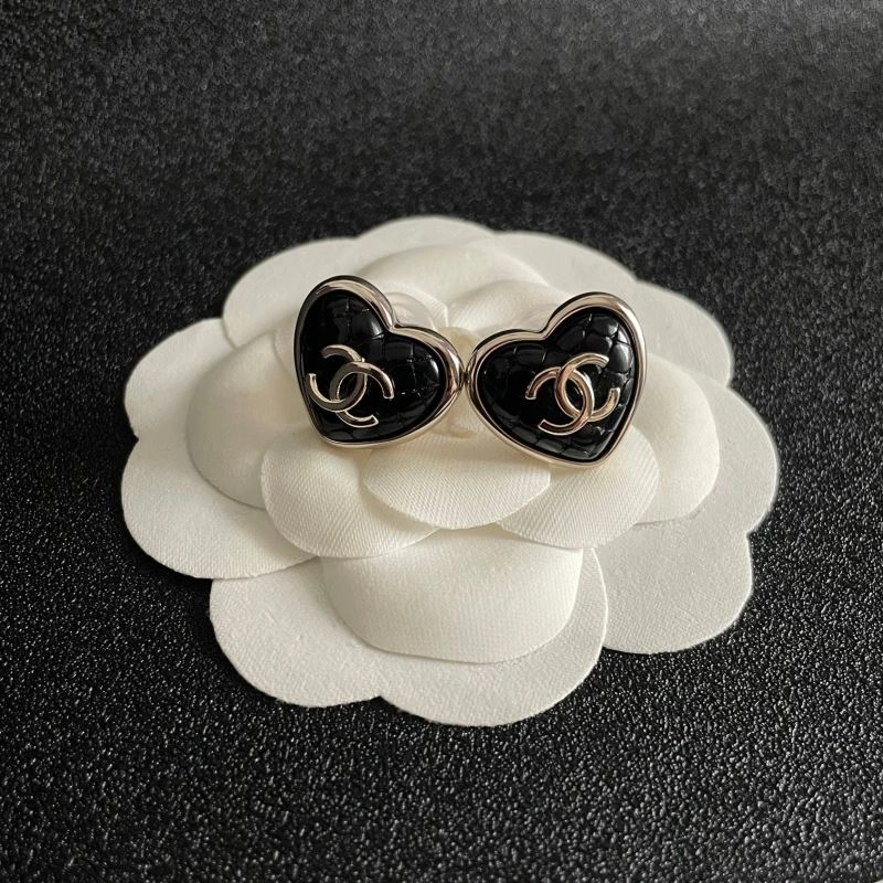 Lightweight Chanel Earrings 230000