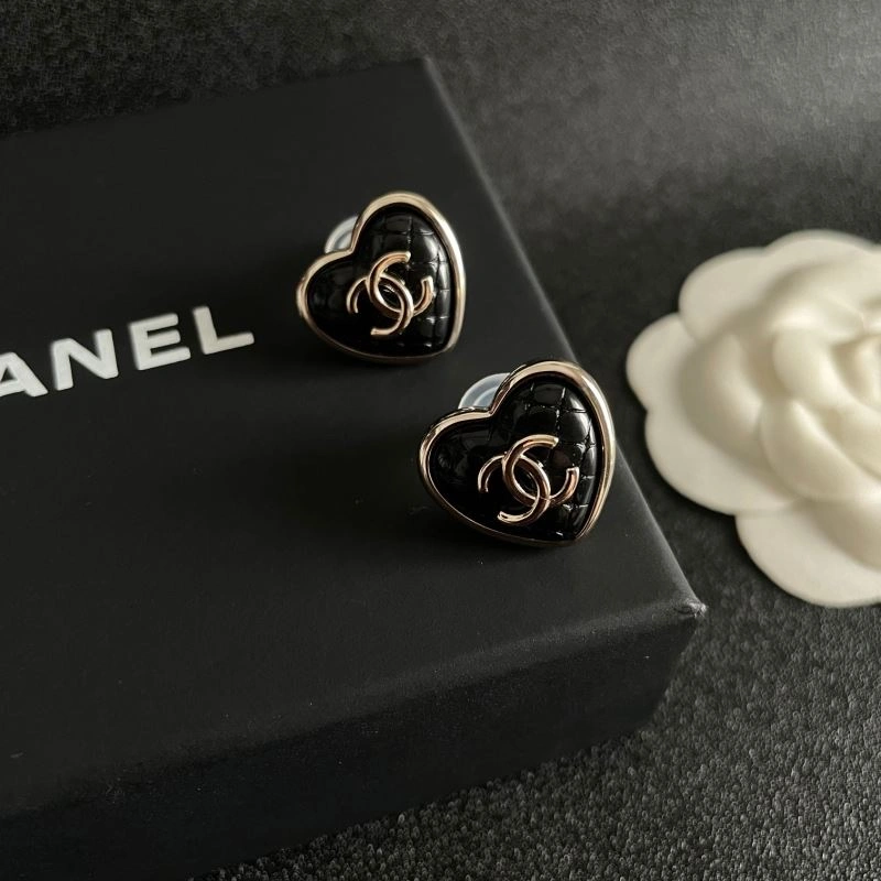 Lightweight Chanel Earrings 230000