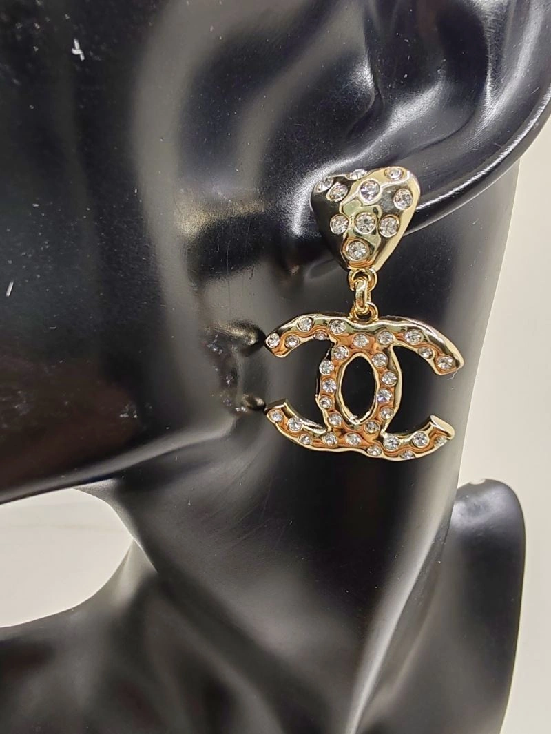 Sophisticated Chanel Earrings 229871