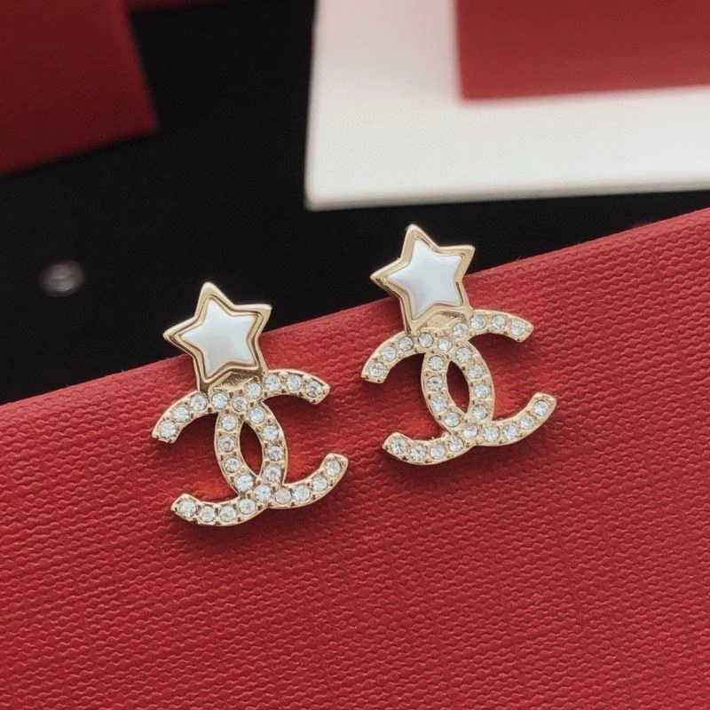 Comfortable Chanel Earrings 229870