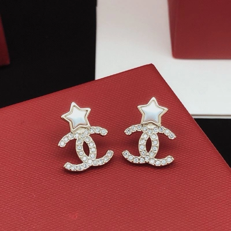 Comfortable Chanel Earrings 229870