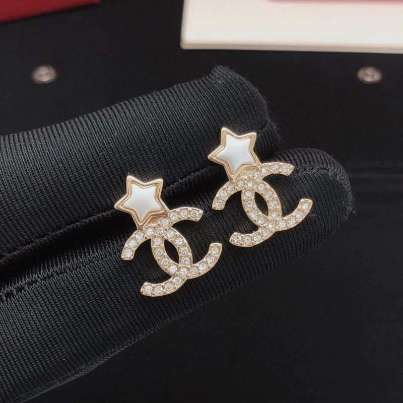 Comfortable Chanel Earrings 229870