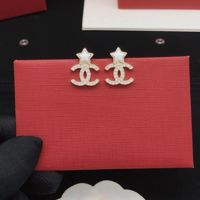 Comfortable Chanel Earrings 229870