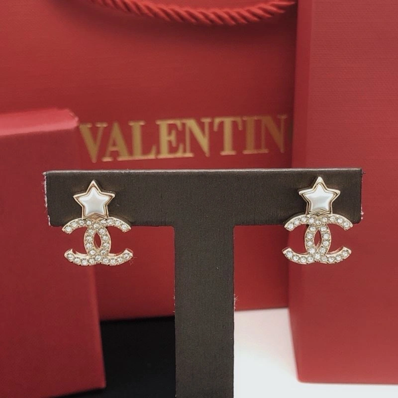 Comfortable Chanel Earrings 229870