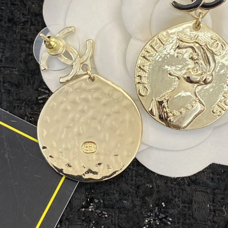 Comfortable Chanel Earrings 229829