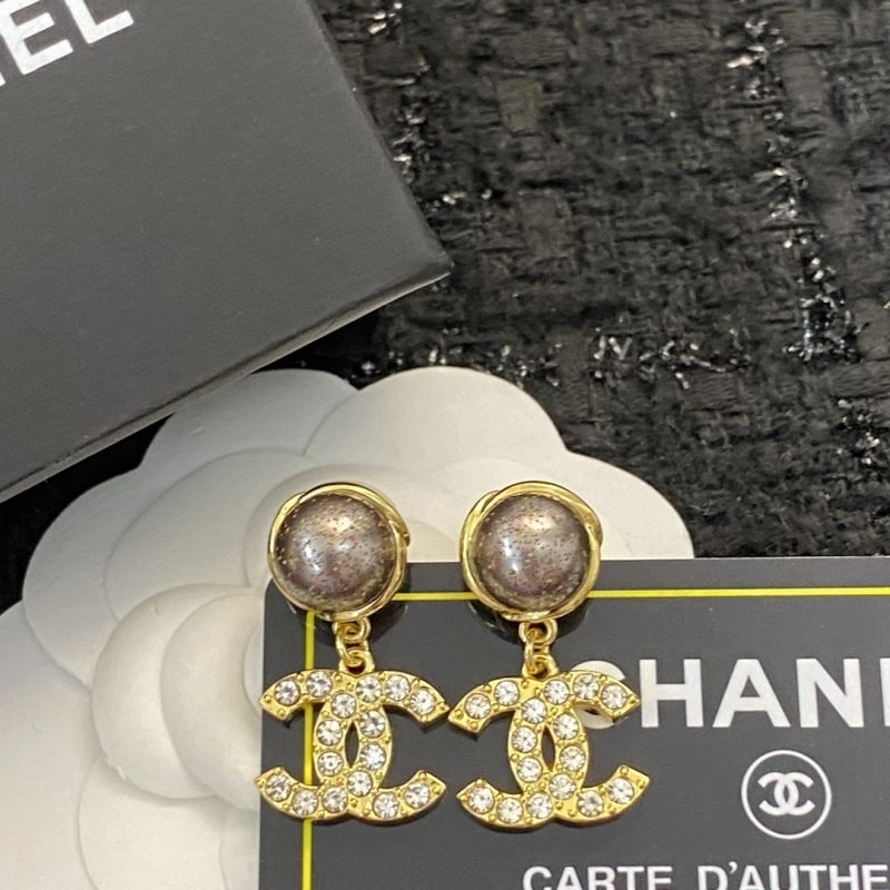 Elegant Chanel Earrings 229838