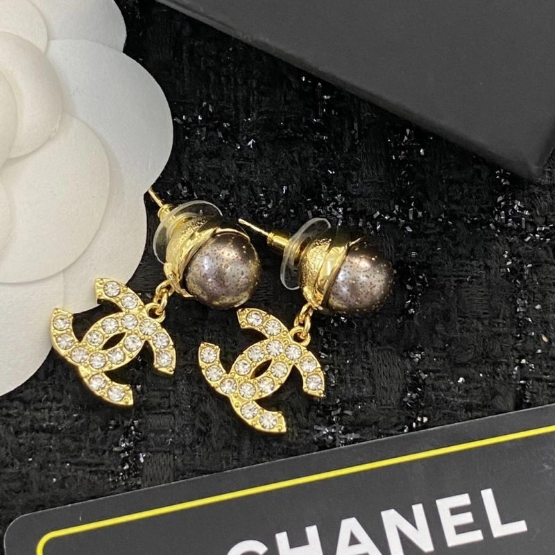 Elegant Chanel Earrings 229838