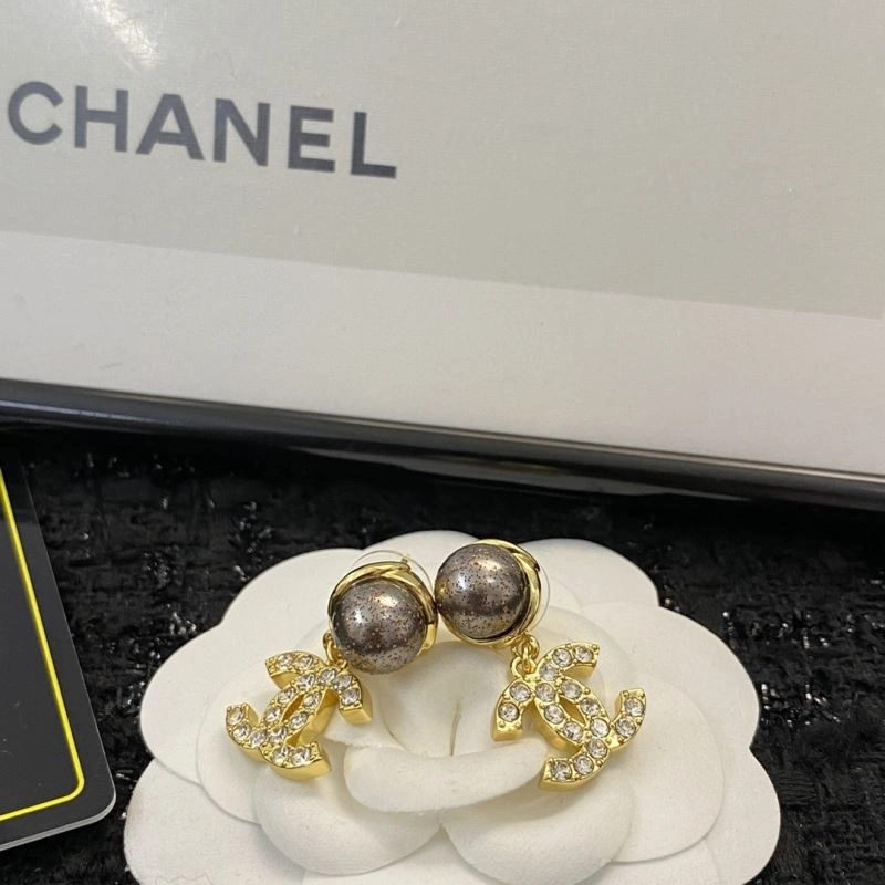 Elegant Chanel Earrings 229838