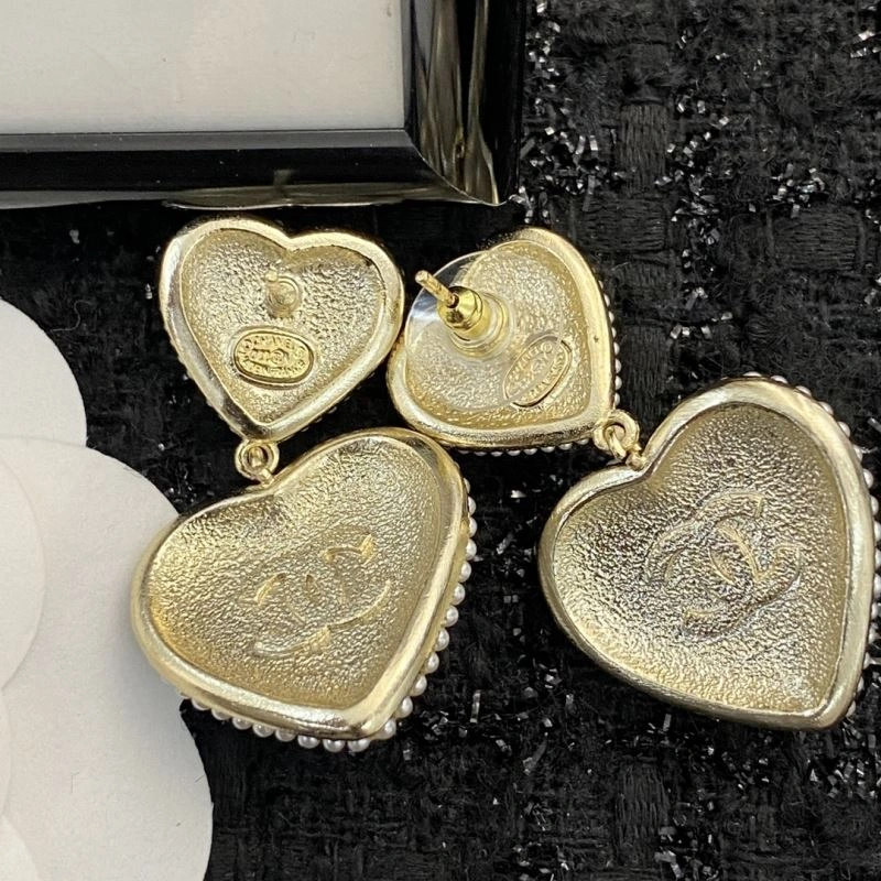 Chanel Earrings Practical 229840