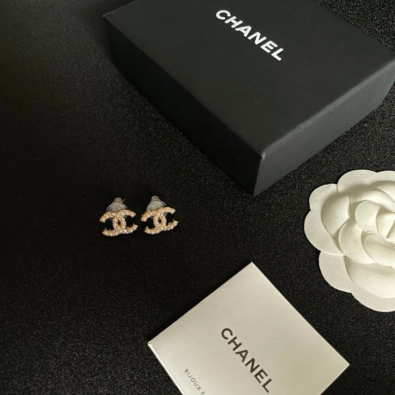 Sporty Chanel Earrings 229830