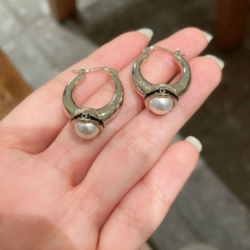 Lightweight Chanel Earrings 229866