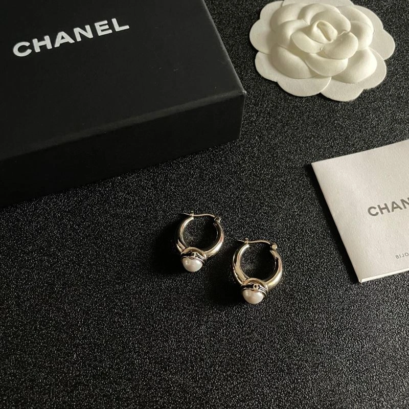 Lightweight Chanel Earrings 229866