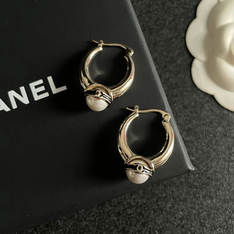 Lightweight Chanel Earrings 229866