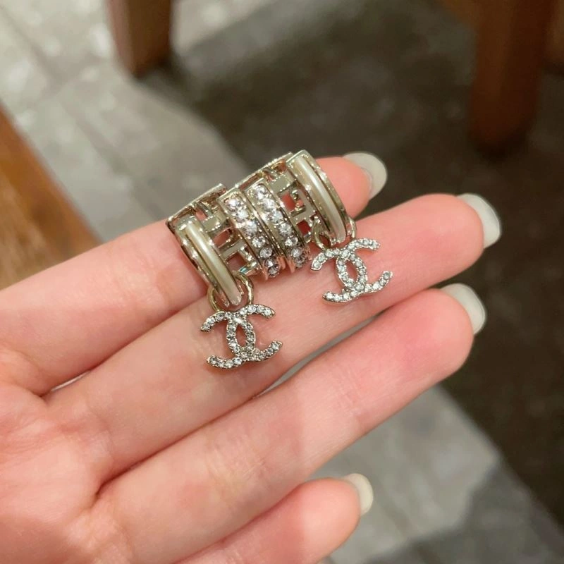 Chanel Earrings Modern 229808