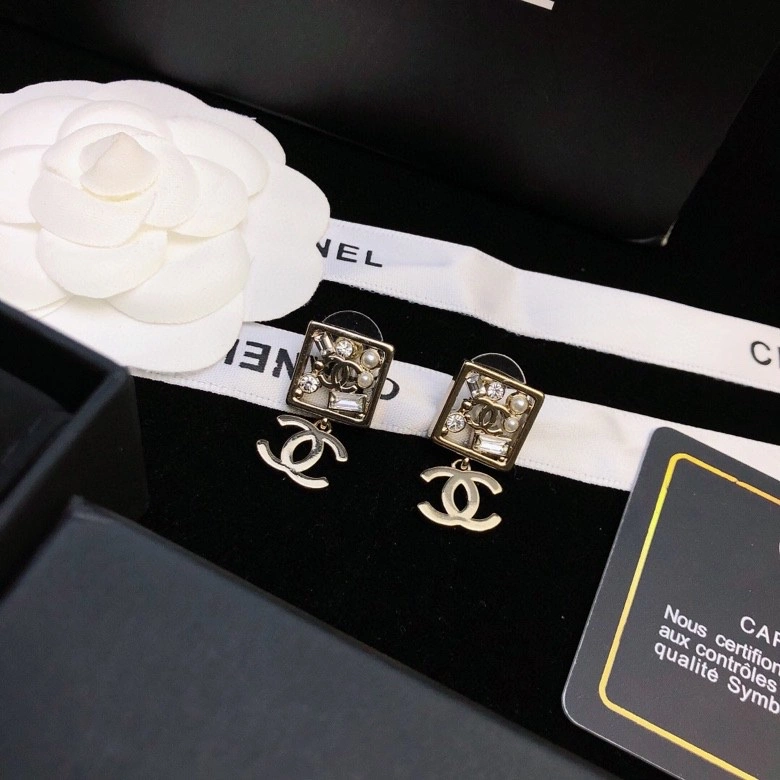 Chanel Earrings Snug 229764