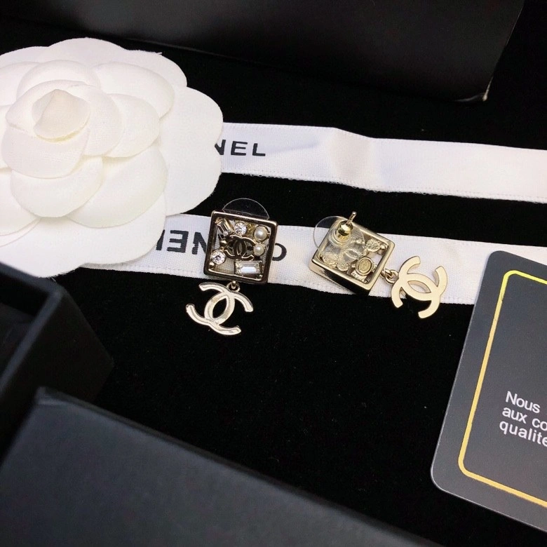 Chanel Earrings Snug 229764