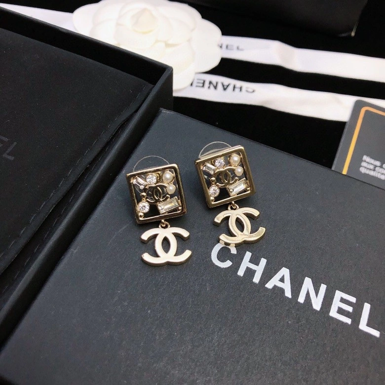 Chanel Earrings Snug 229764