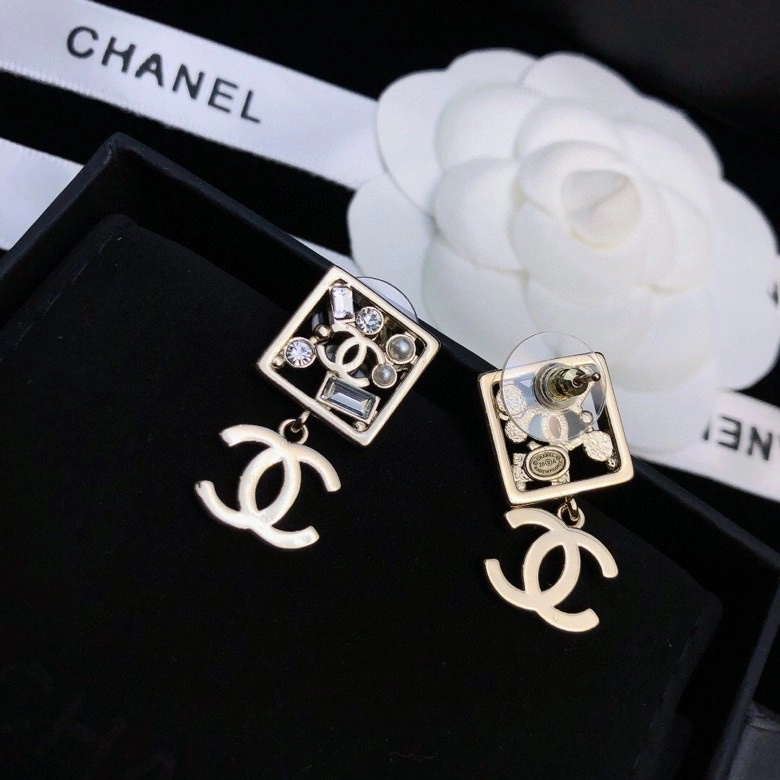 Chanel Earrings Snug 229764