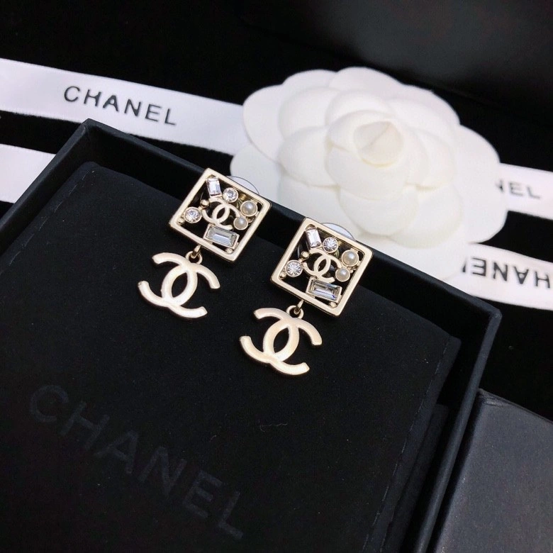 Chanel Earrings Snug 229764
