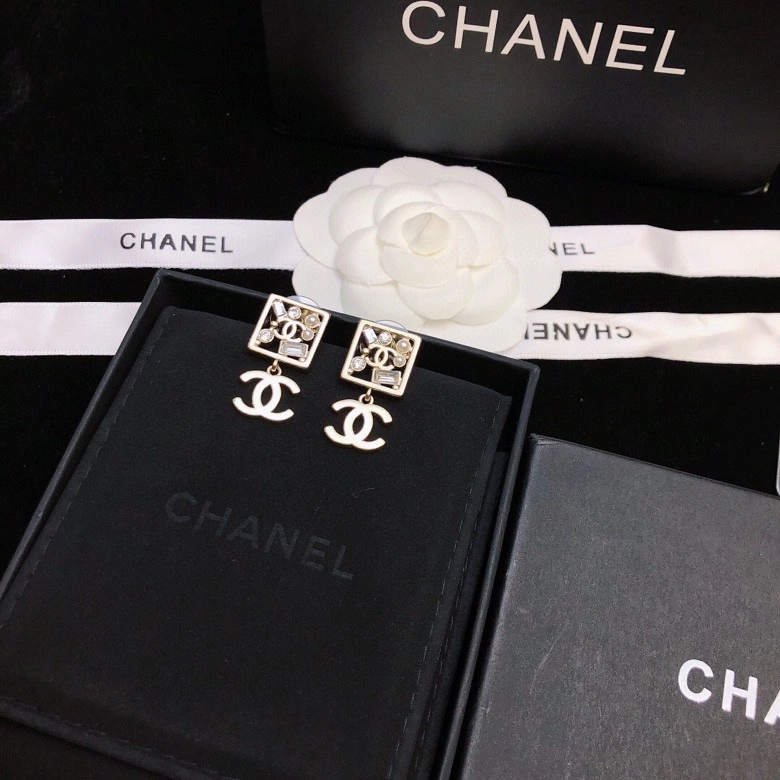 Chanel Earrings Snug 229764