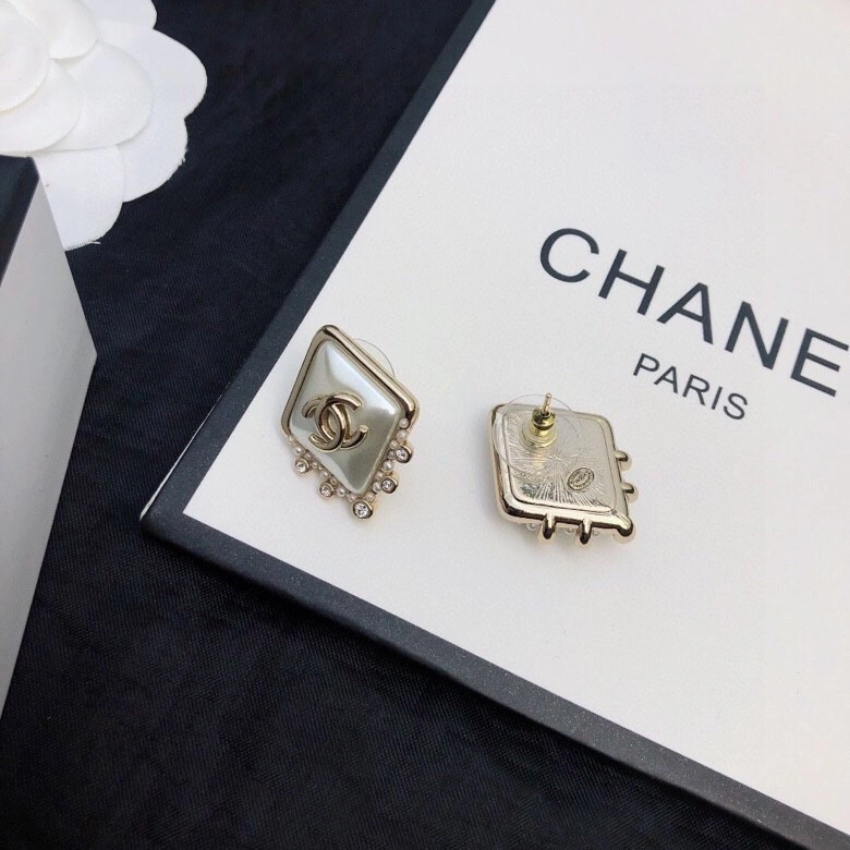 Trendy Chanel Earrings 229815