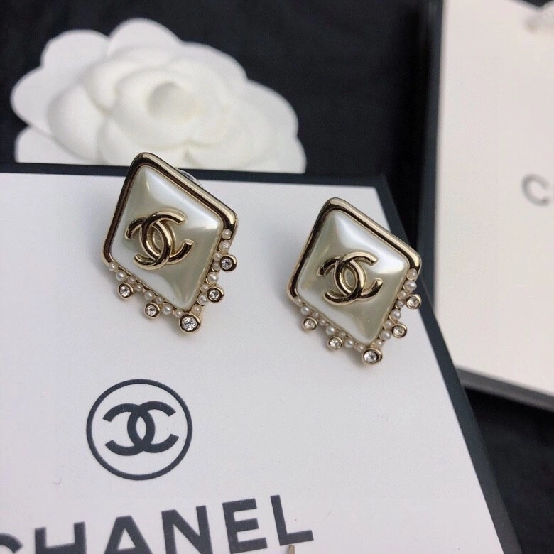 Trendy Chanel Earrings 229815