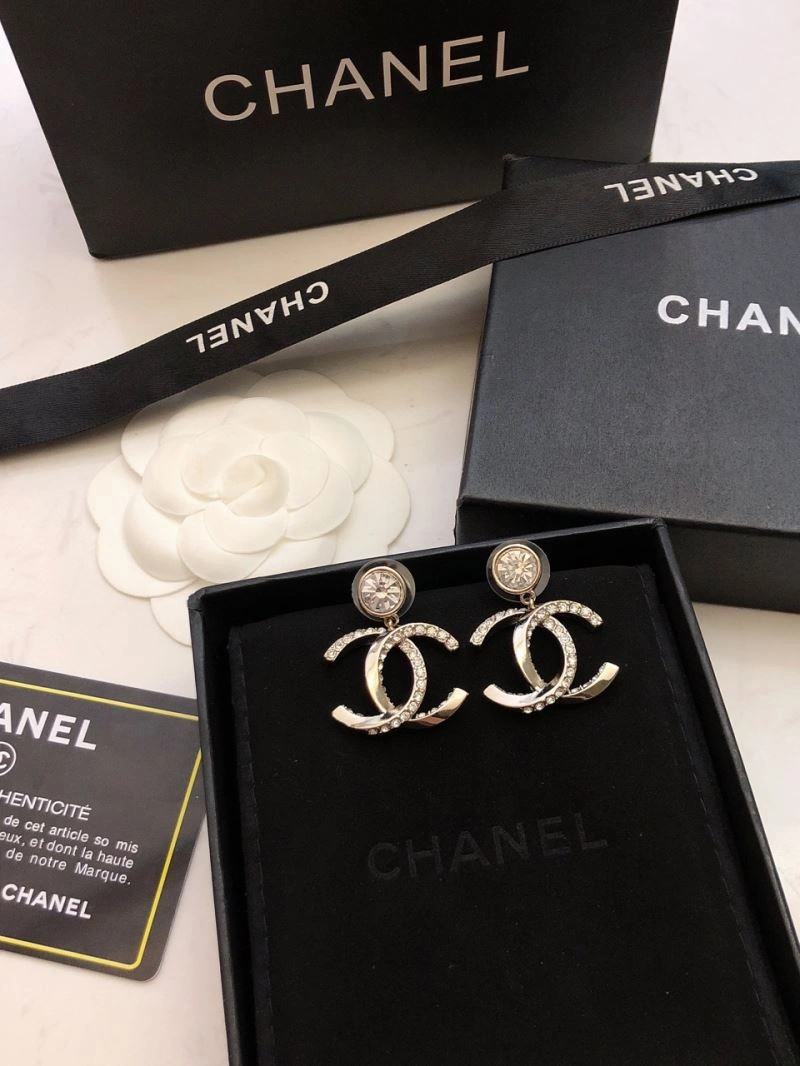 Comfortable Chanel Earrings 229772