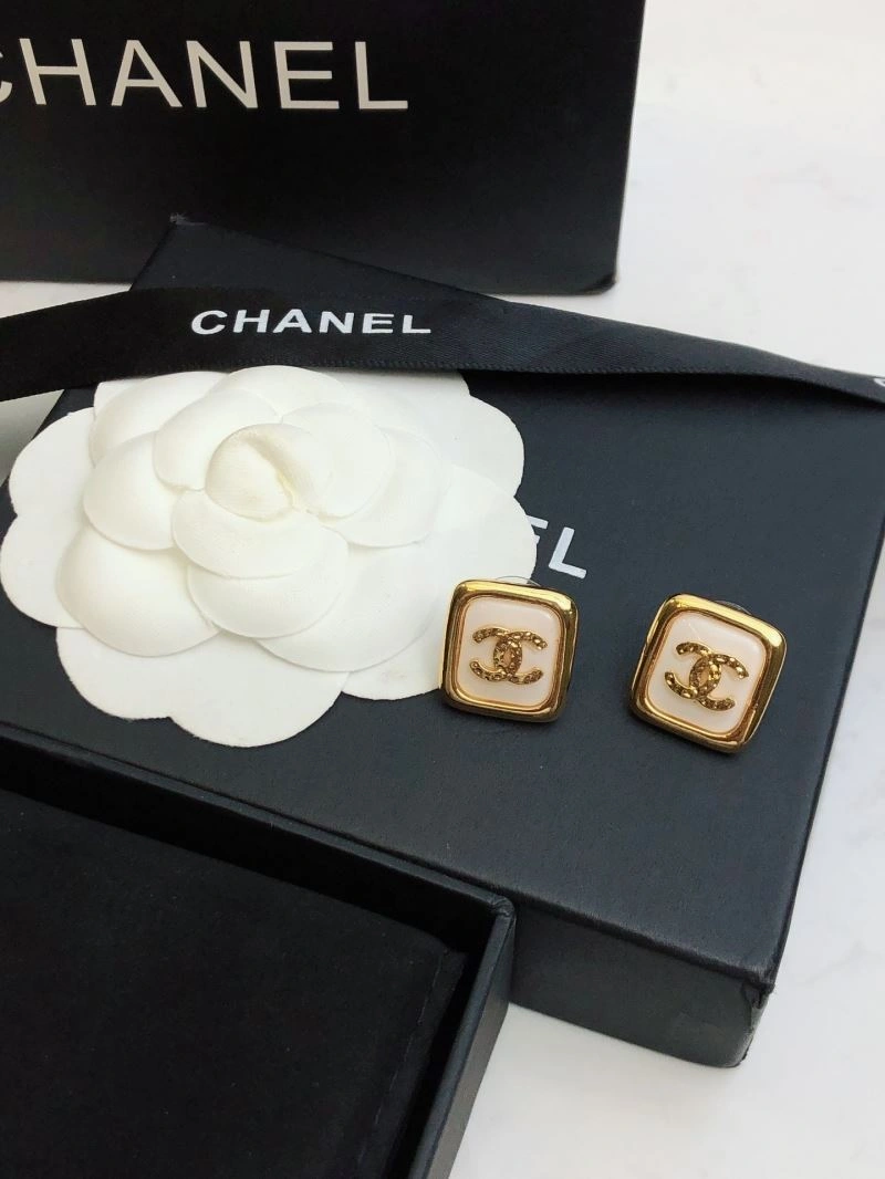 Snug Chanel Earrings 229742