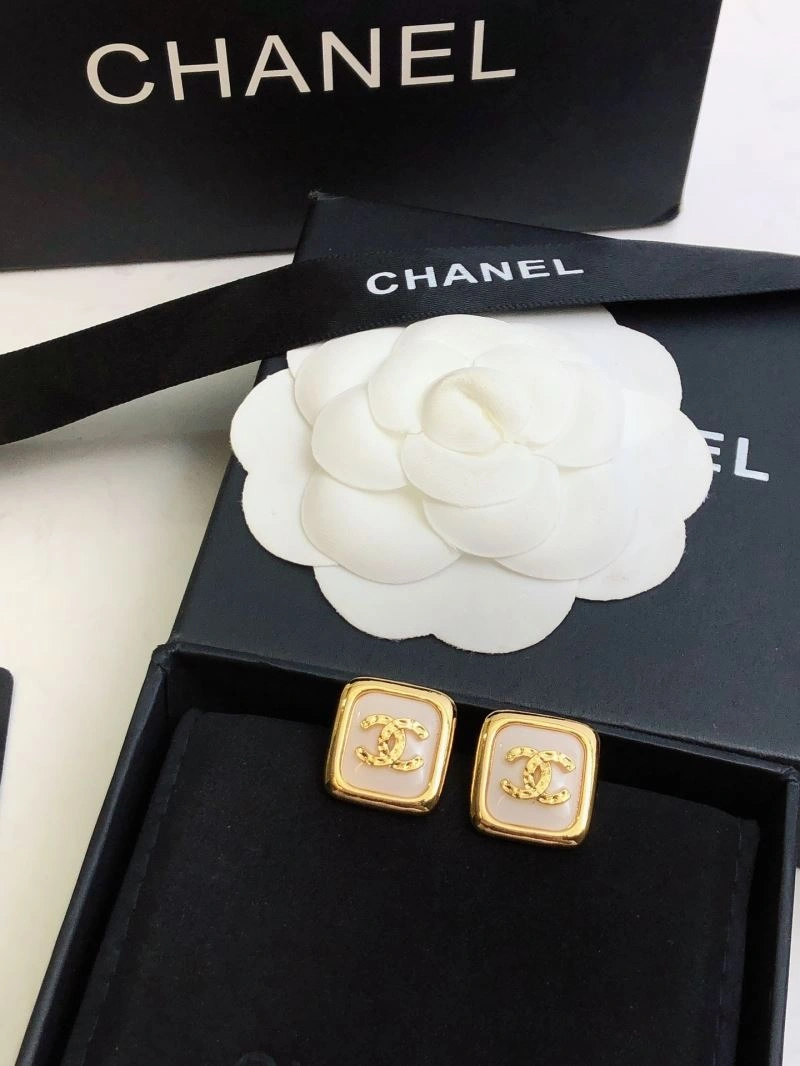 Snug Chanel Earrings 229742