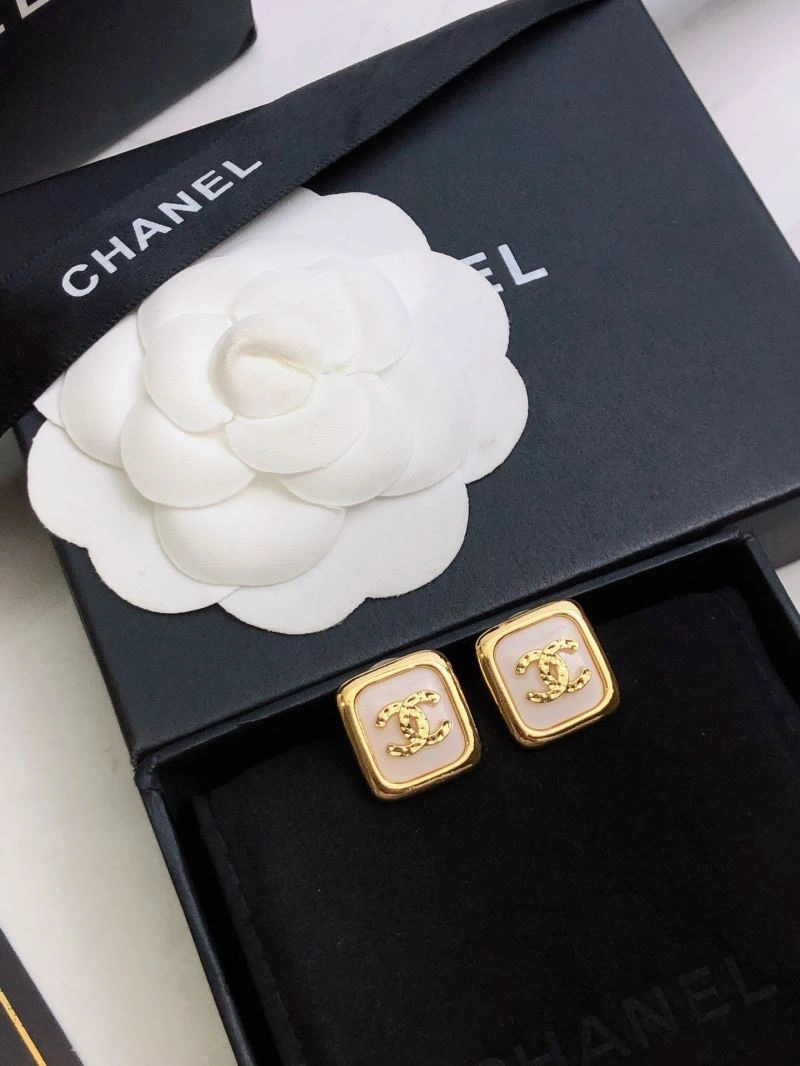 Snug Chanel Earrings 229742