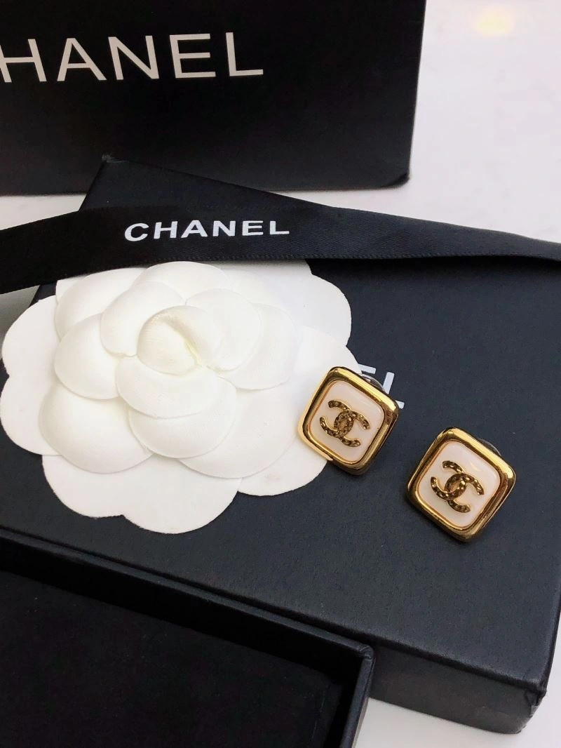 Snug Chanel Earrings 229742