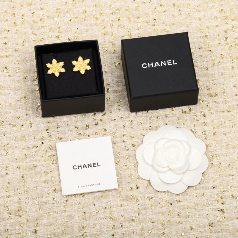 Chanel Earrings Snug 229942