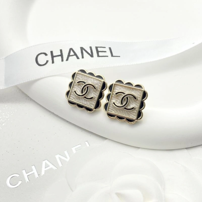 Comfortable Chanel Earrings 229859
