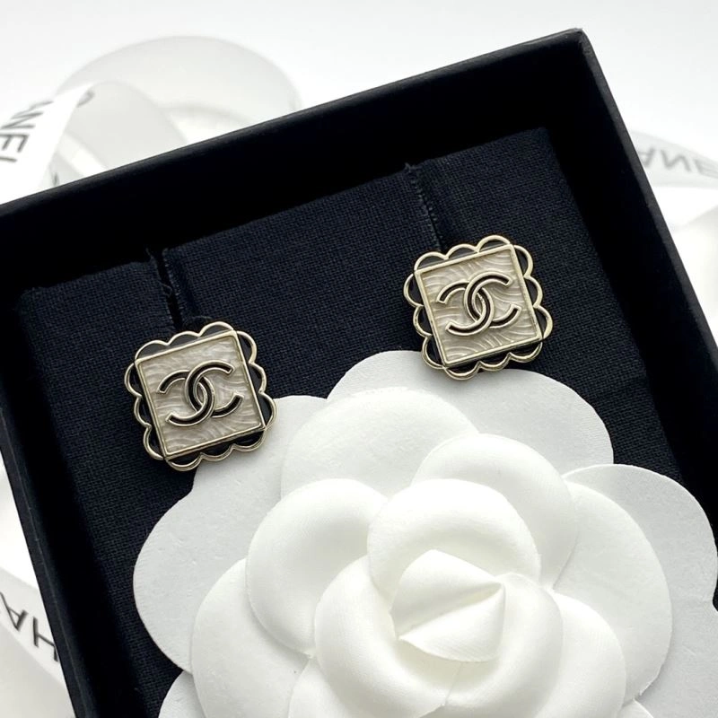 Comfortable Chanel Earrings 229859