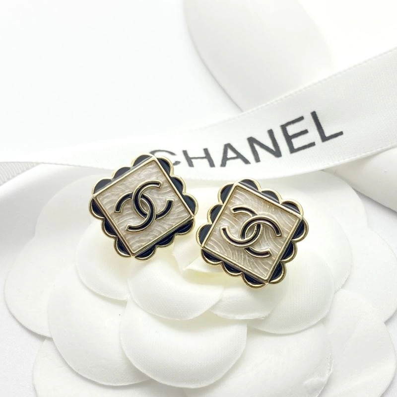 Comfortable Chanel Earrings 229859