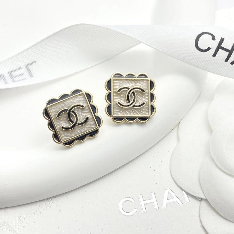 Comfortable Chanel Earrings 229859