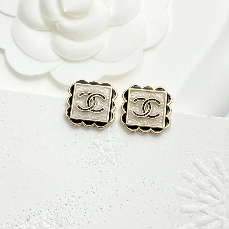 Comfortable Chanel Earrings 229859