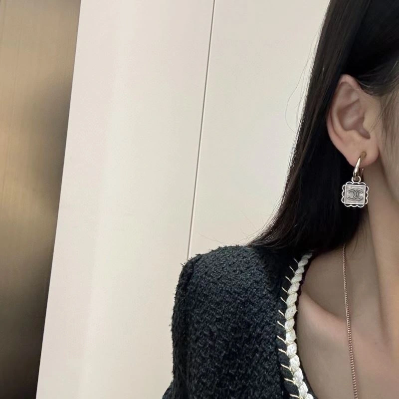 Practical Chanel Earrings 229730