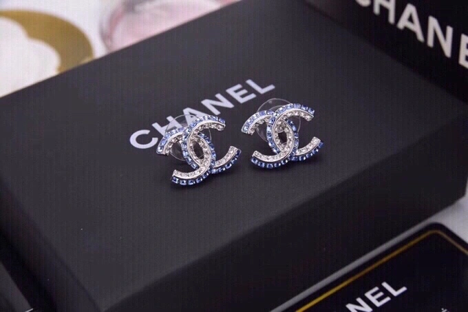 Chanel Earrings Versatile 229723