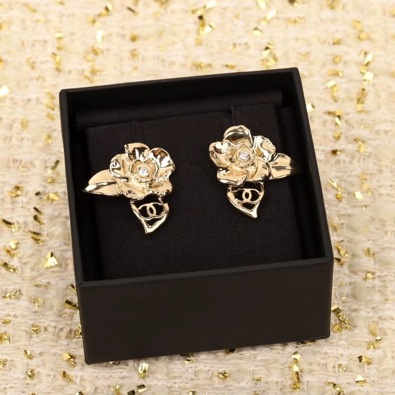 Lightweight Chanel Earrings 229725