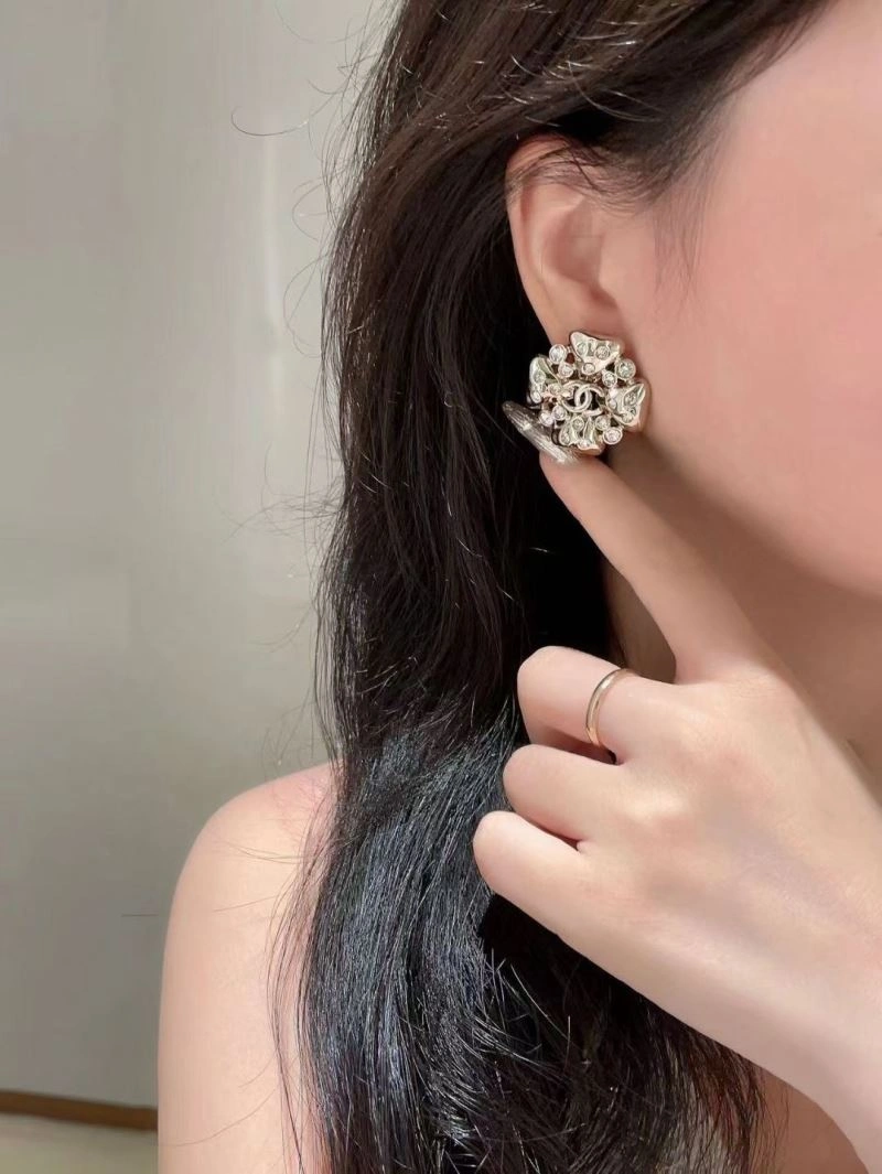 Chanel Earrings Comfortable 229705
