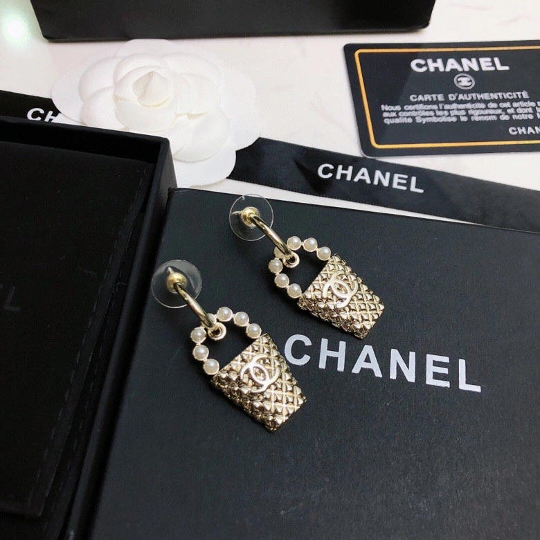 Chic Chanel Earrings 229748