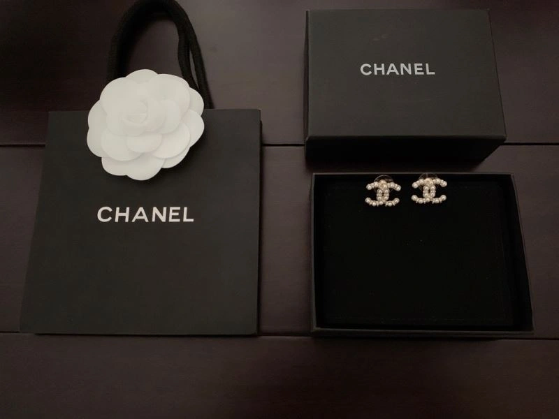 Effortless Chanel Earrings 229688