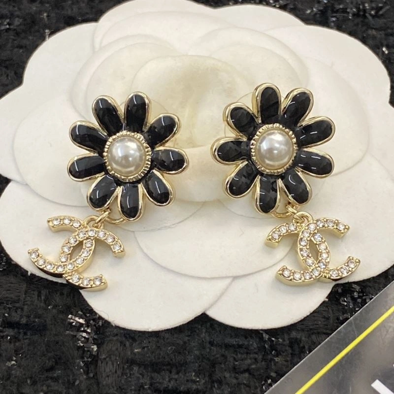Lightweight Chanel Earrings 229716