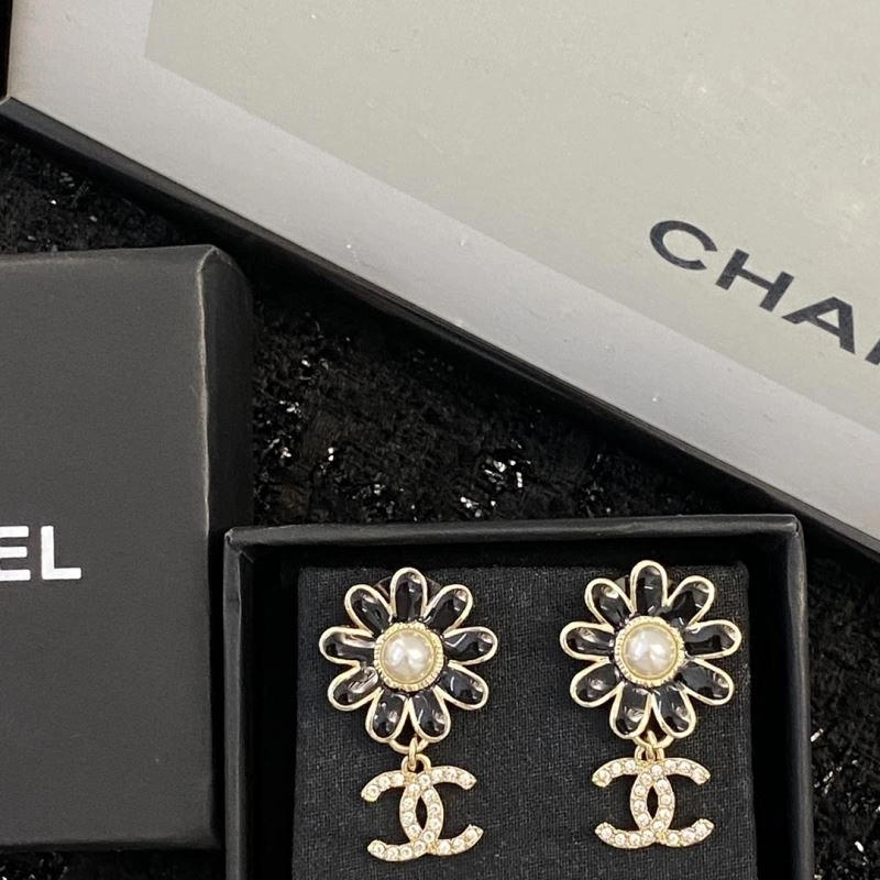 Lightweight Chanel Earrings 229716