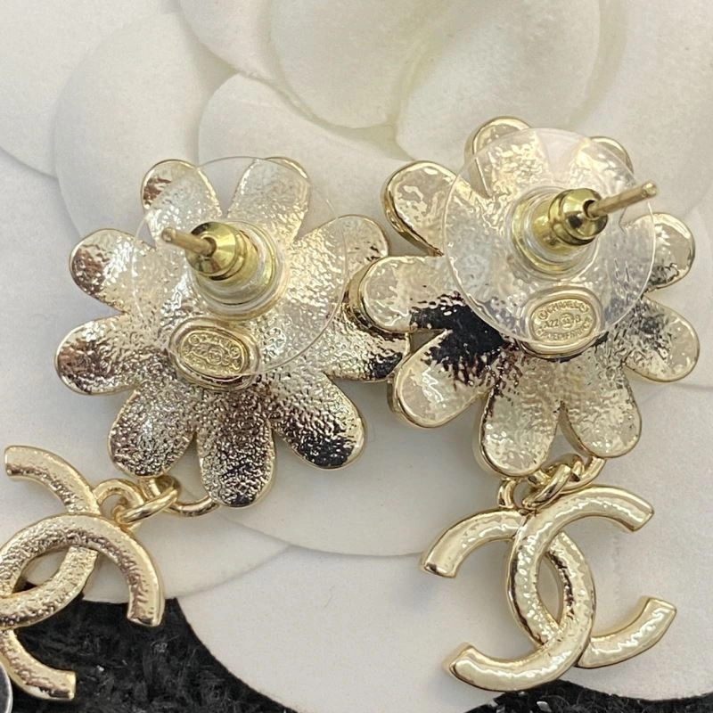 Lightweight Chanel Earrings 229716