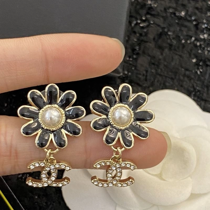 Lightweight Chanel Earrings 229716
