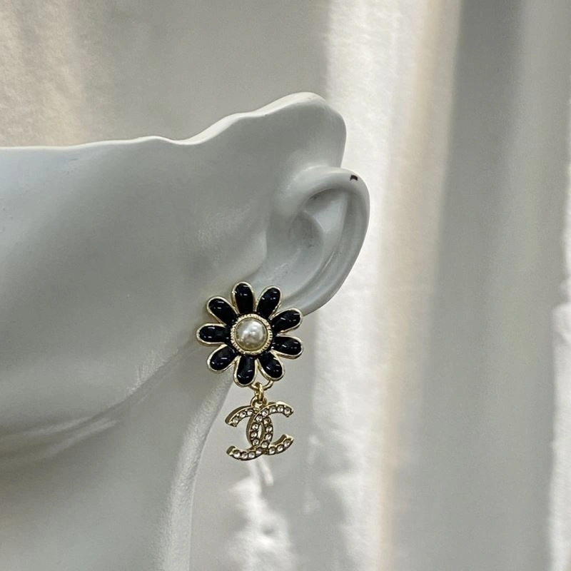 Lightweight Chanel Earrings 229716