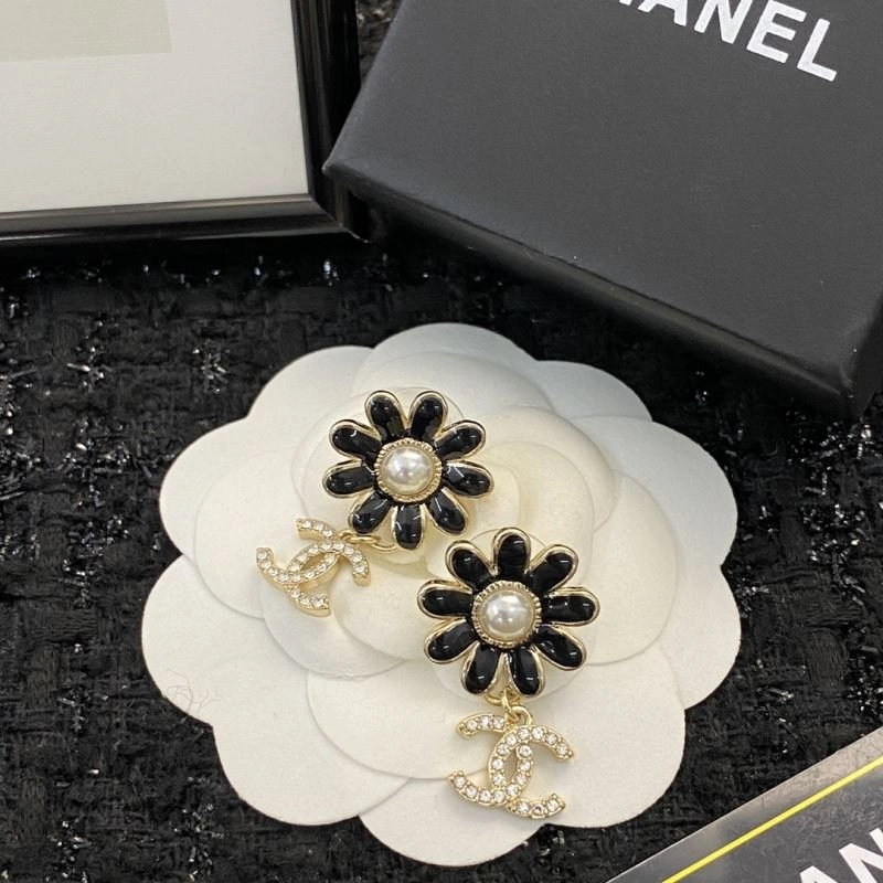 Lightweight Chanel Earrings 229716