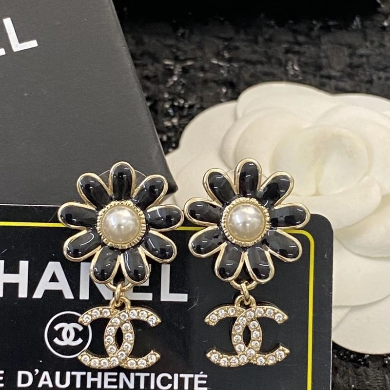 Lightweight Chanel Earrings 229716